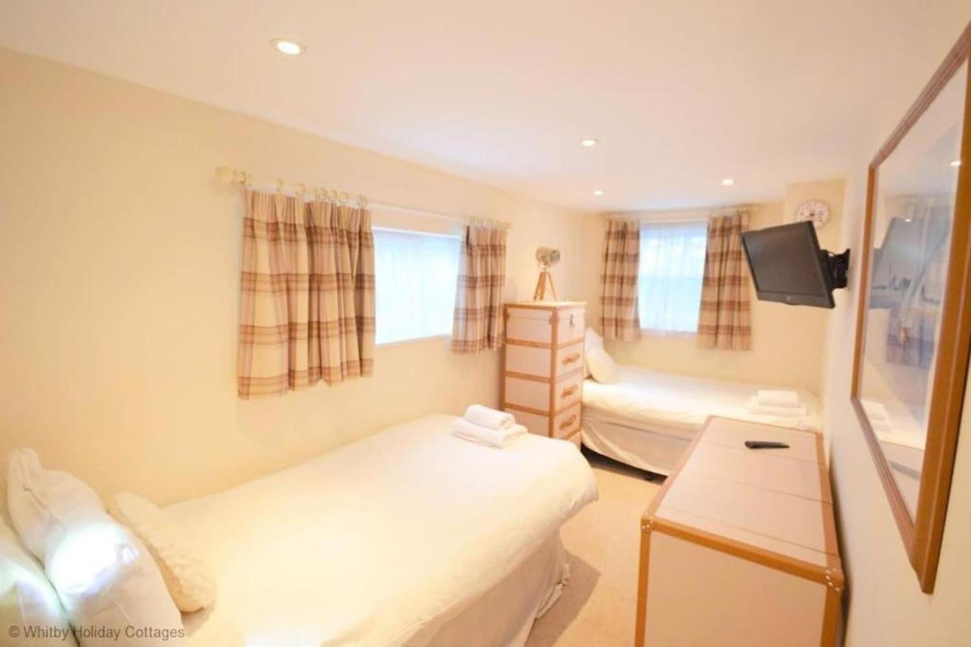 Apartment Exceptional Two-bedroom In With Parking And Stunning Views