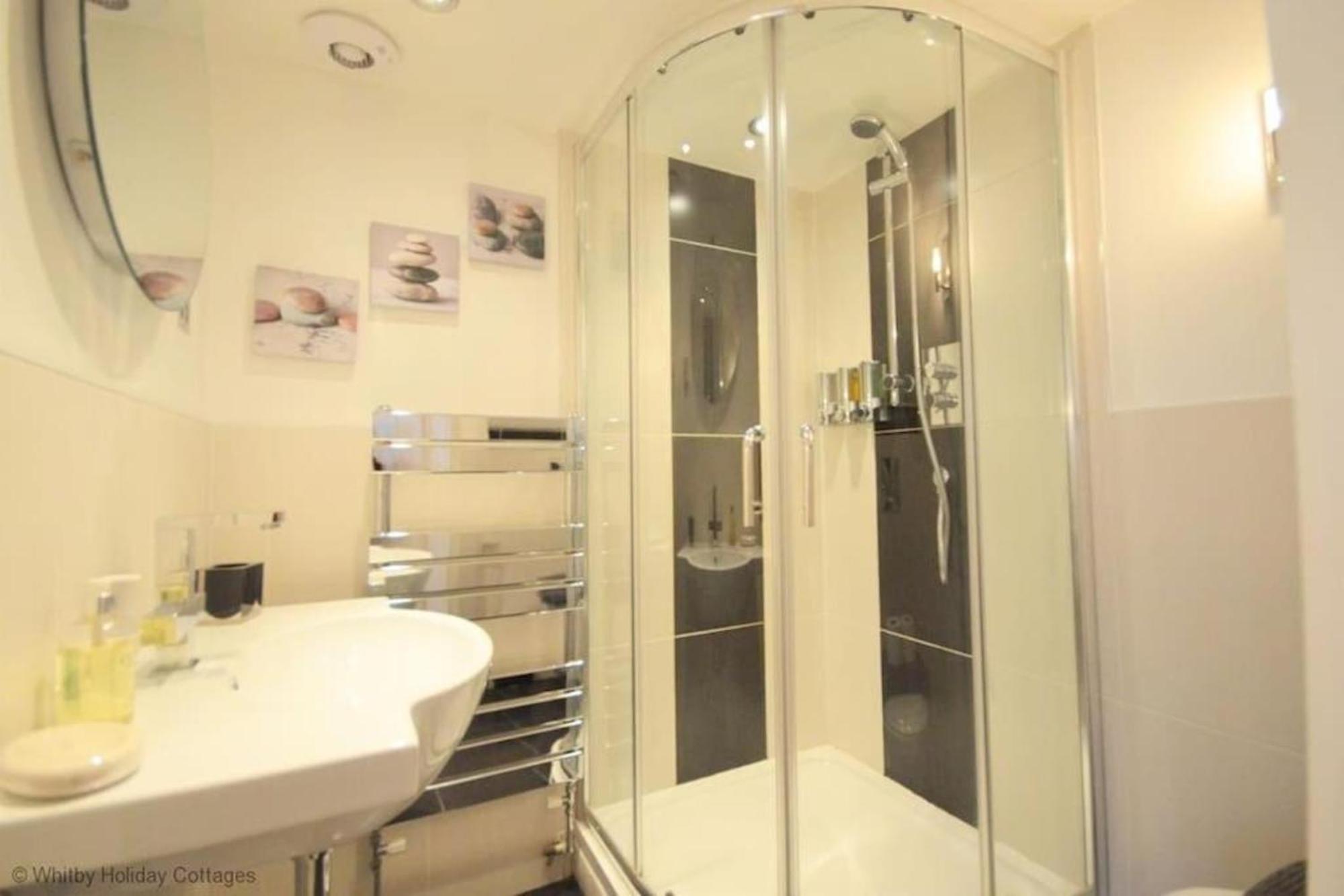 Exceptional Two-bedroom In With Parking And Stunning Views Apartment *