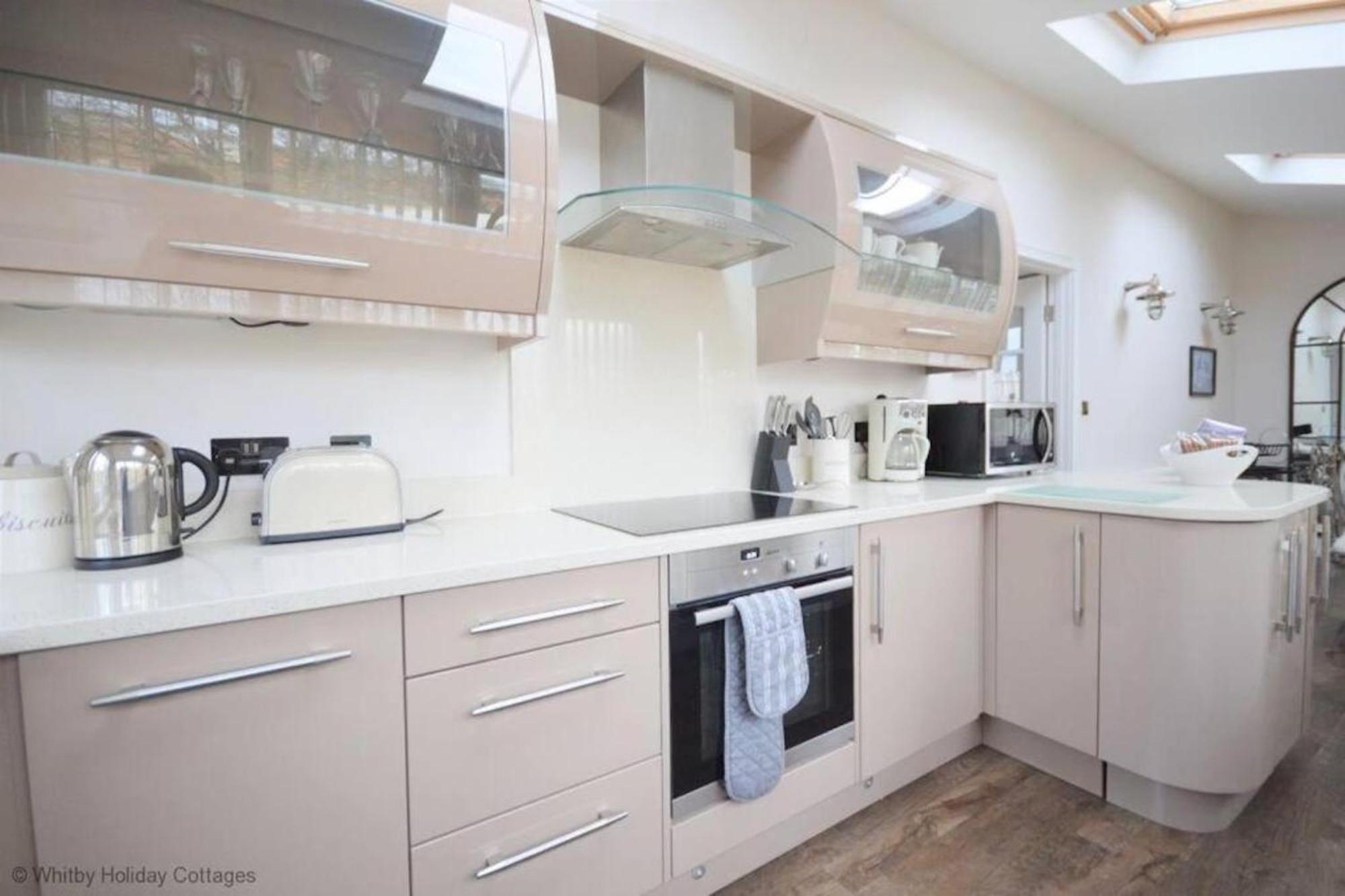 Exceptional Two-bedroom In With Parking And Stunning Views * Whitby