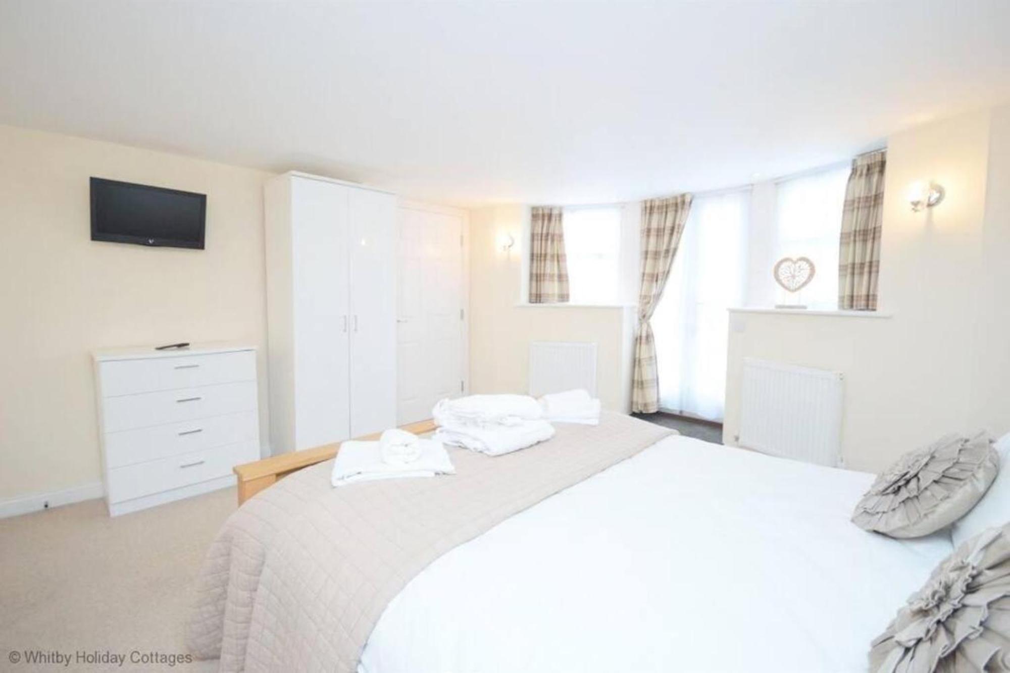 Exceptional Two-bedroom In With Parking And Stunning Views Apartment