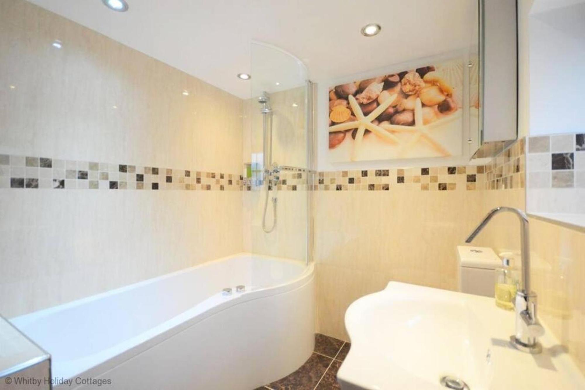 Apartment Exceptional Two-bedroom In With Parking And Stunning Views *