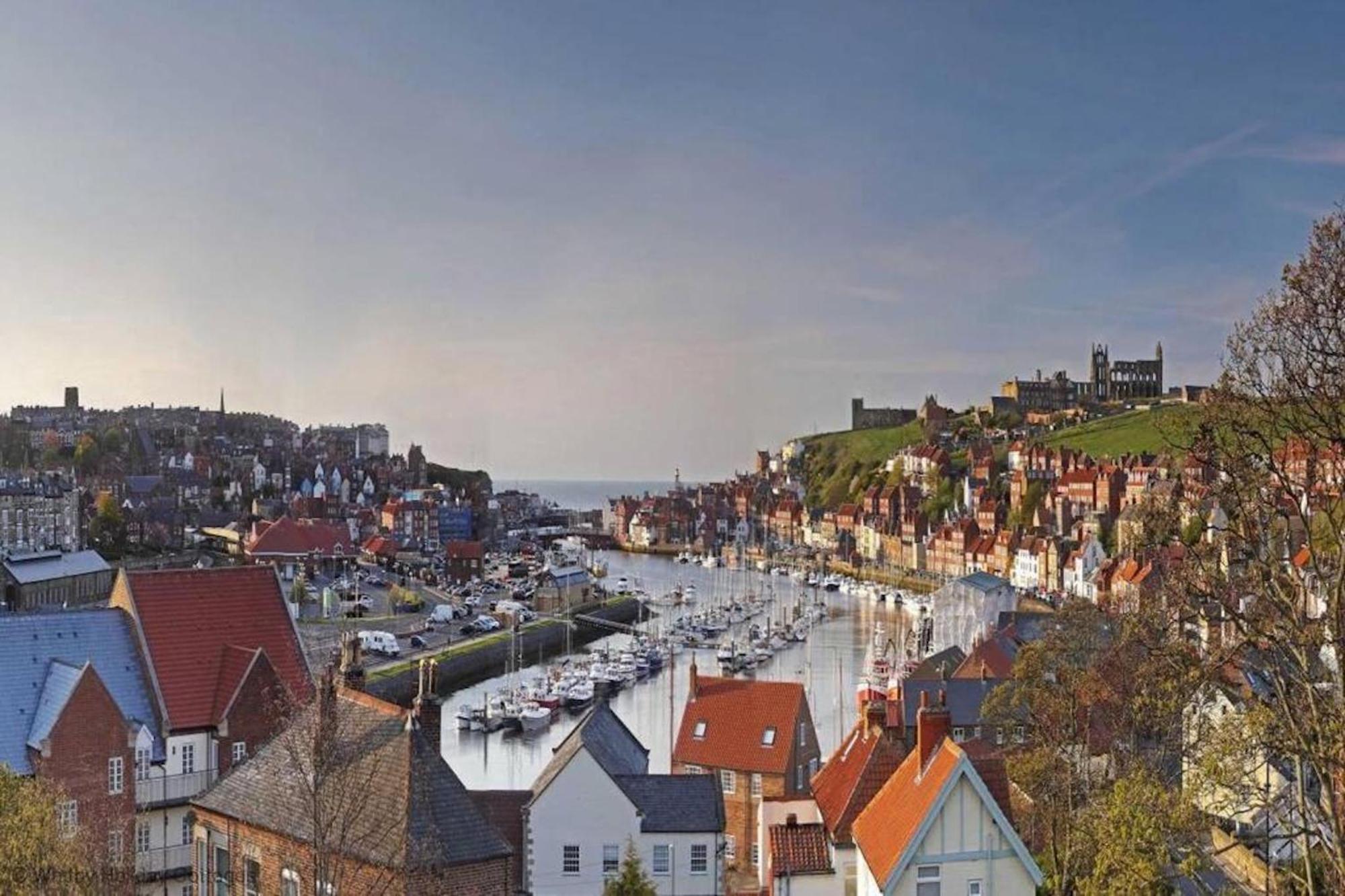 Exceptional Two-bedroom In With Parking And Stunning Views Apartment Whitby